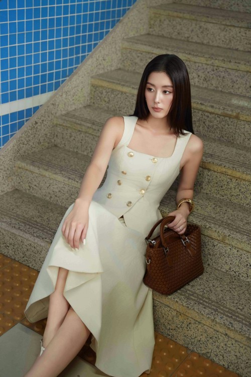Sixdo Dark Cream Raw Flared Skirt